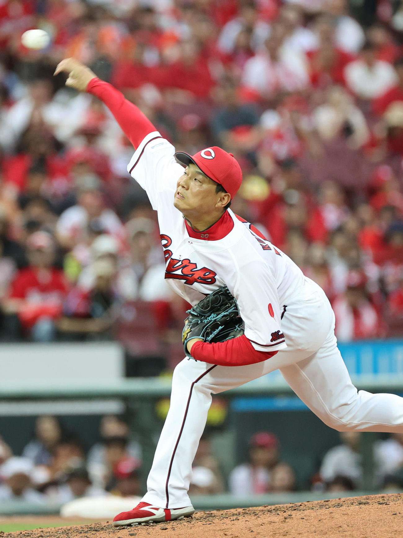 広島対巨人　9回表巨人、最後を締めた栗林（撮影・加藤孝規）
