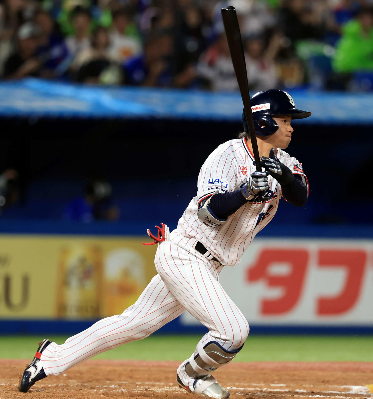 ヤクルト対中日　2回裏ヤクルト1死一、三塁、岩田は右適時打を放つ（撮影・浅見桂子）
