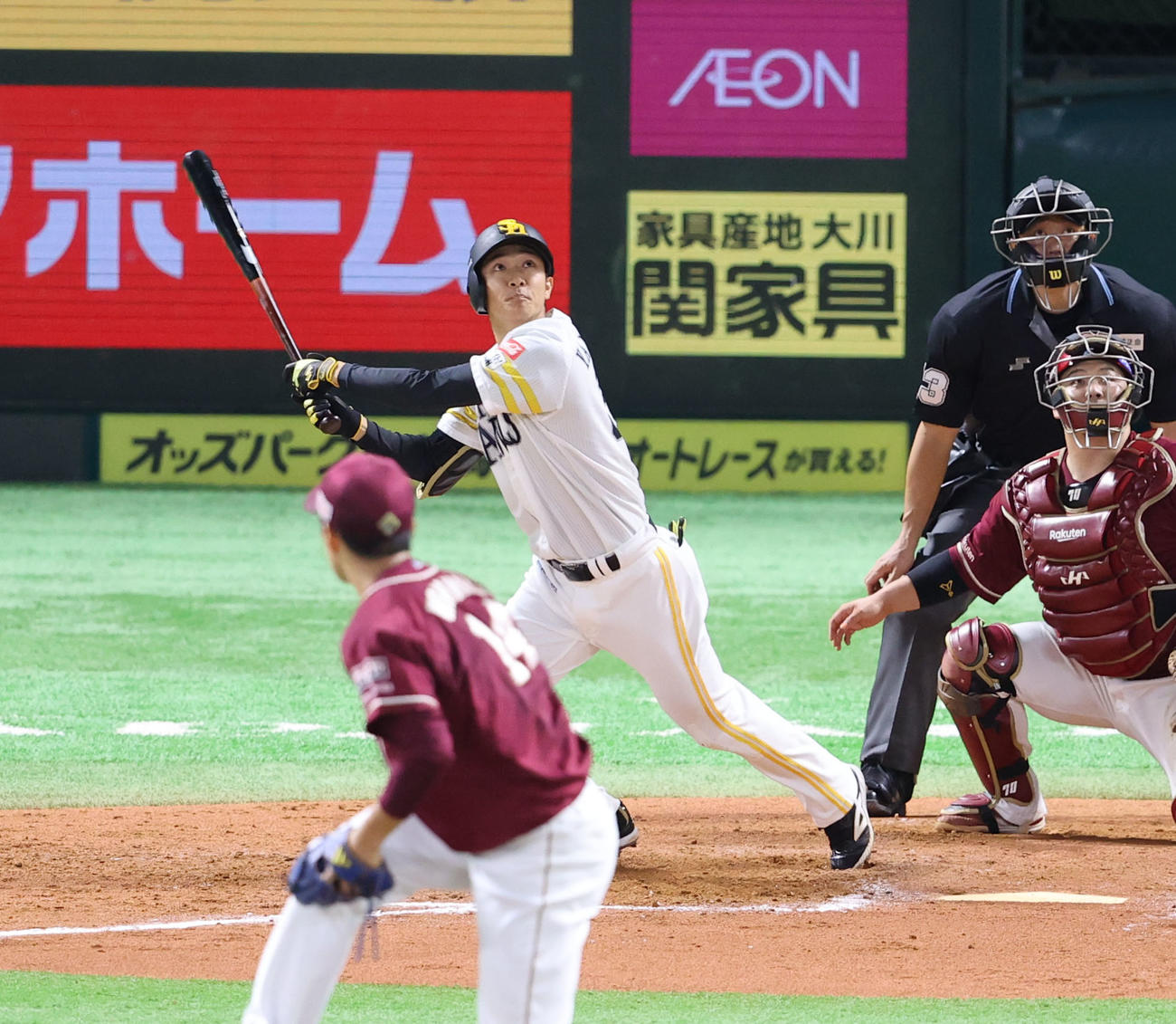 ソフトバンク対楽天　9回裏ソフトバンク2死一、二塁、柳町は左越えにサヨナラとなる2点適時三塁打を放つ（撮影・梅根麻紀）