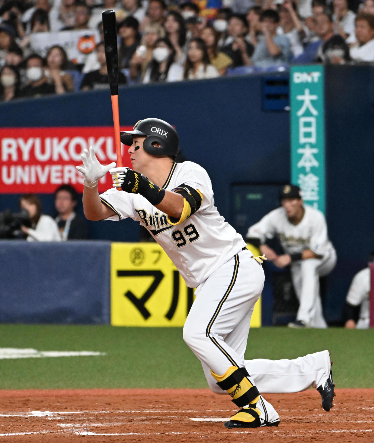 オリックス対日本ハム　9回裏オリックス1死一、三塁、杉本は中適時打を放つ（撮影・石井愛子）