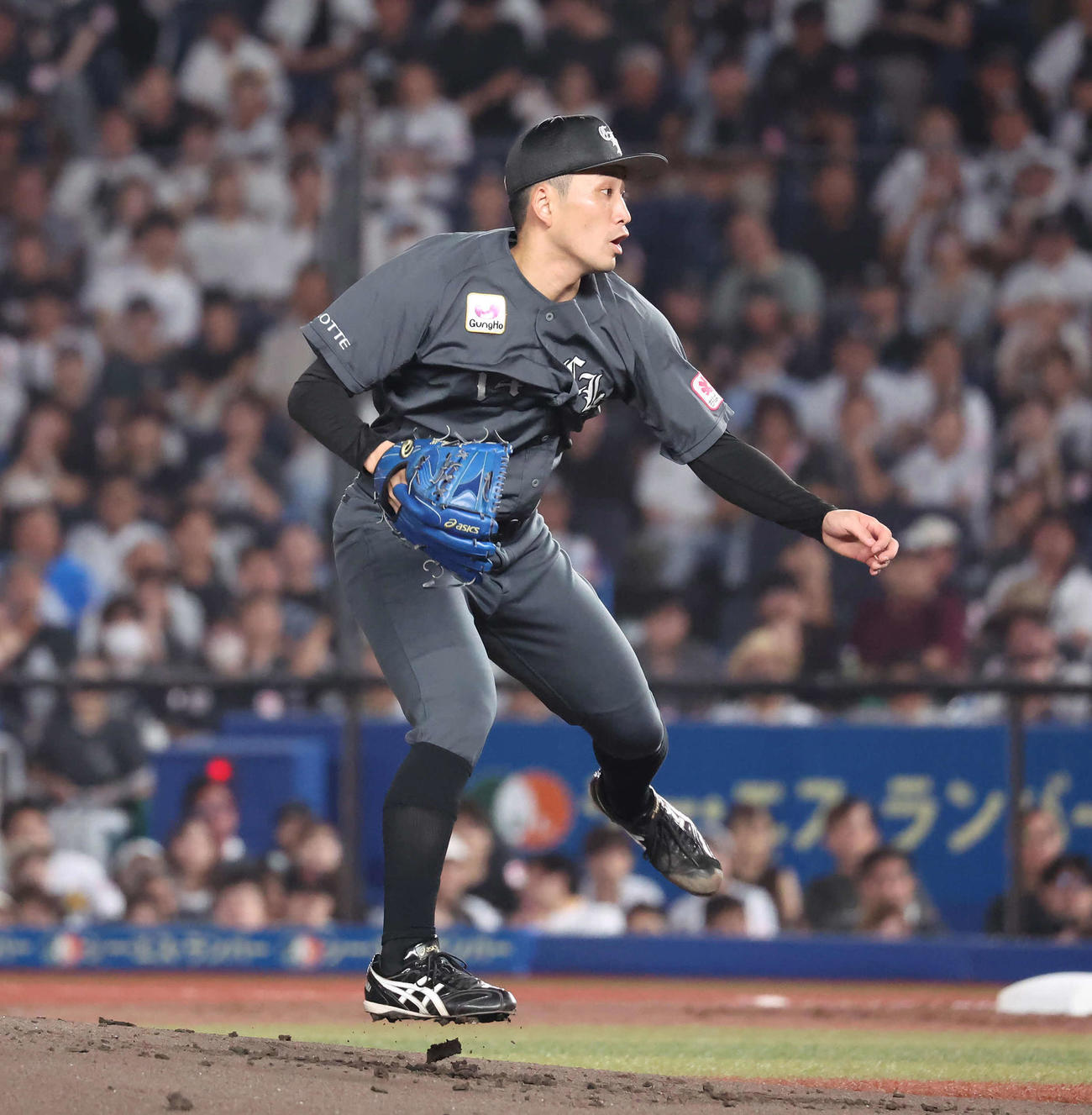 ロッテ対西武　力投するロッテ先発小島（撮影・丹羽敏通）