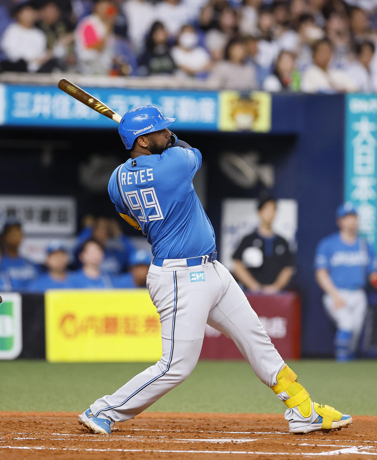 オリックス対日本ハム　2回表日本ハム無死、レイエスは中前打を放つ（撮影・藤尾明華）