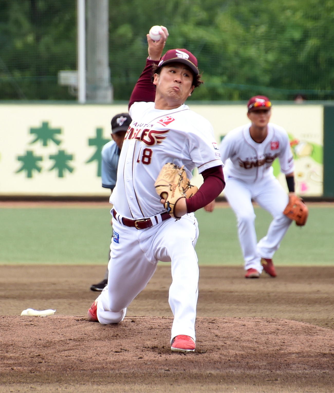 楽天対富士大　力投する楽天田中将（撮影・山田愛斗）