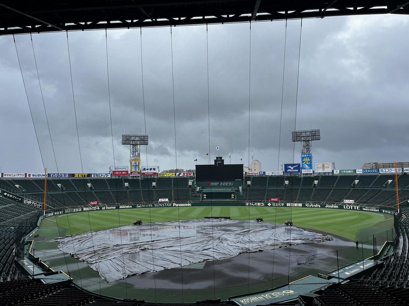22日午前の甲子園球場