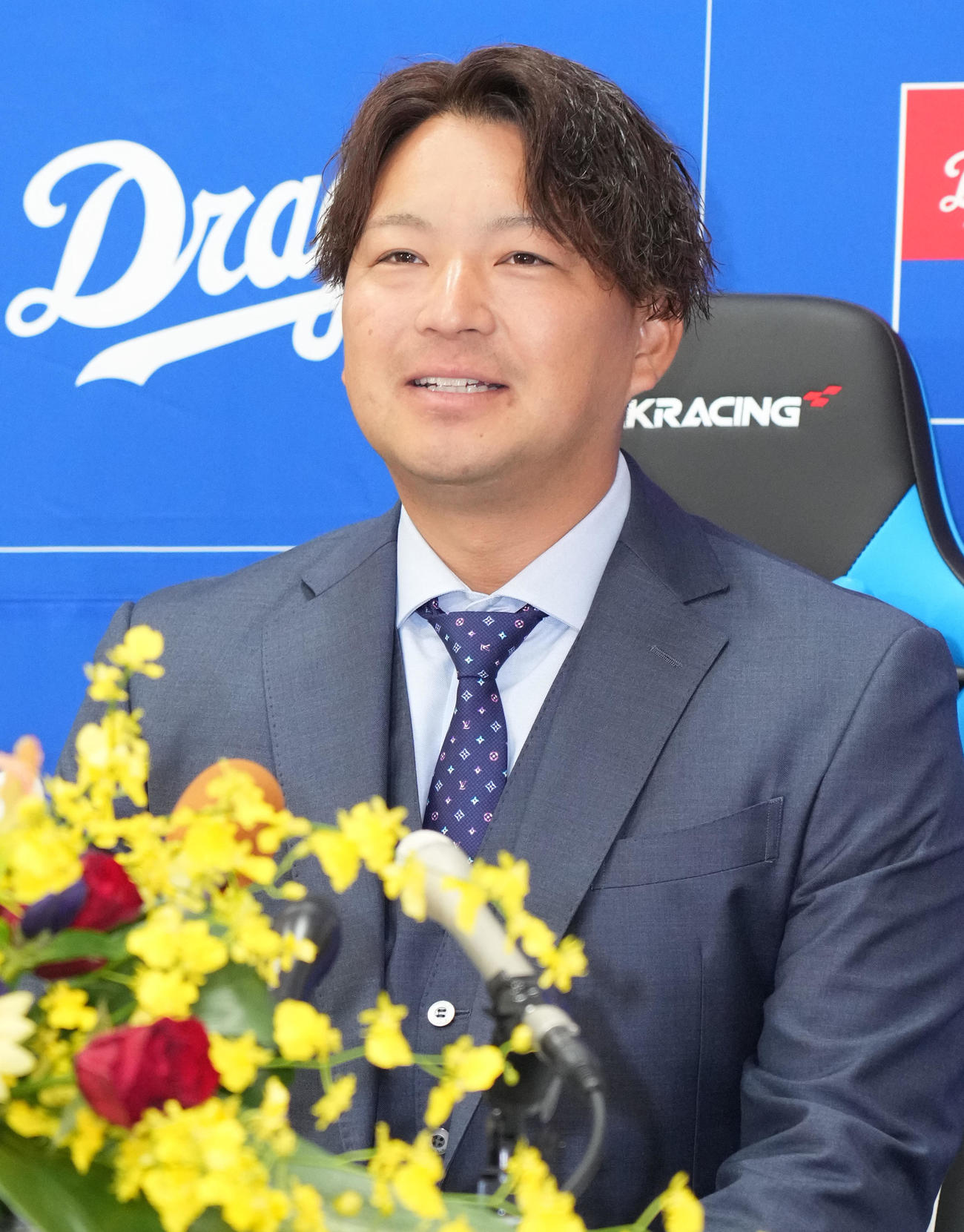 引退会見する田島（撮影・森本幸一）