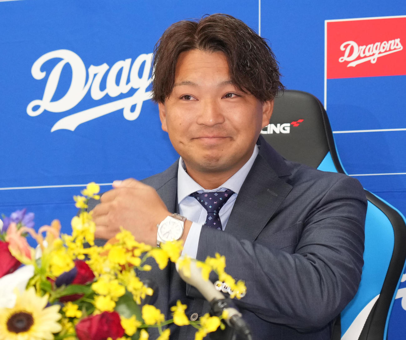 引退会見する田島（撮影・森本幸一）