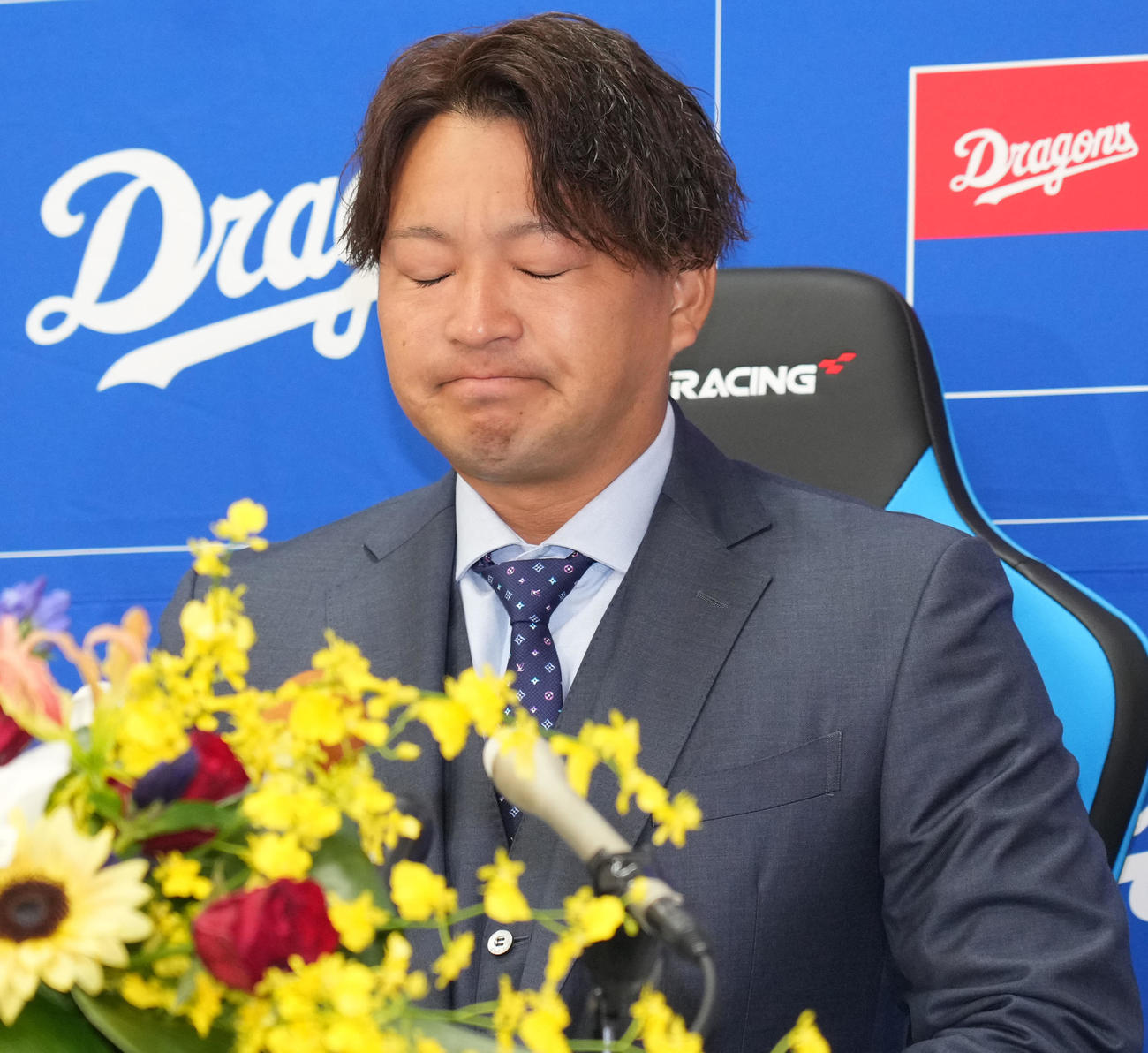 時折涙を浮かべながら会見する田島（撮影・森本幸一）
