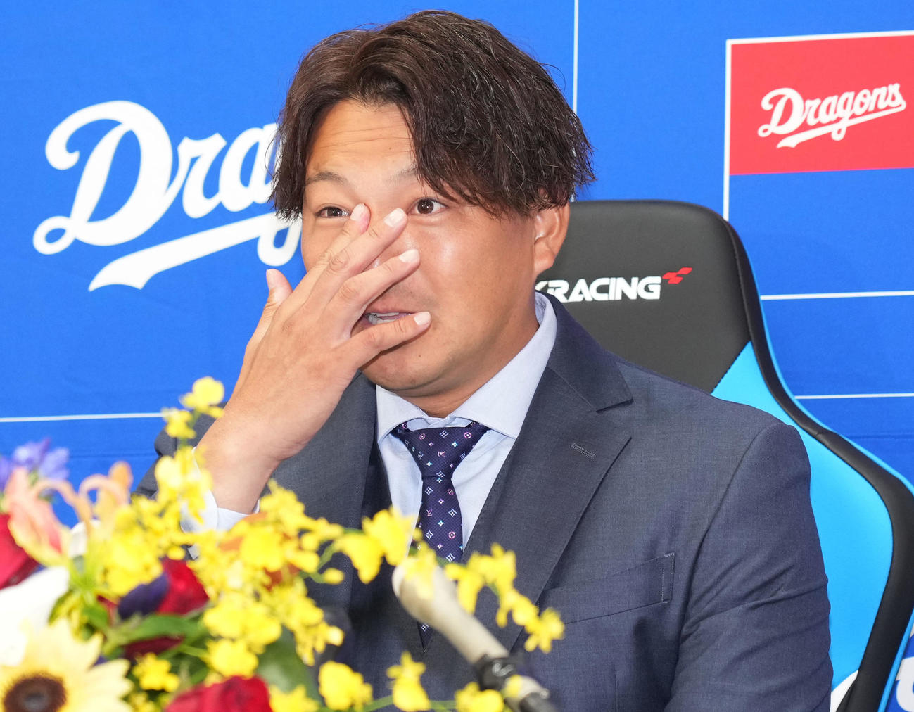 時折涙を浮かべながら会見する田島（撮影・森本幸一）