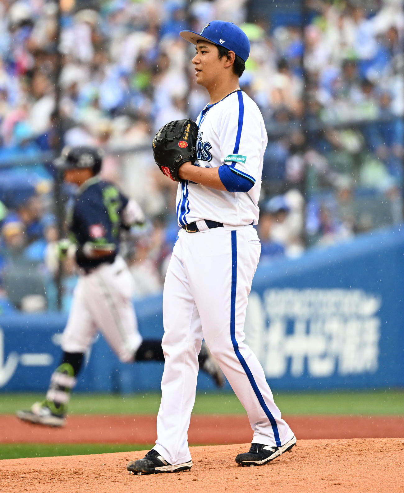 DeNA対ヤクルト　3回表ヤクルト2死二塁、村上宗隆から中越えに先制2点本塁打浴びた吉野（撮影・千葉一成）