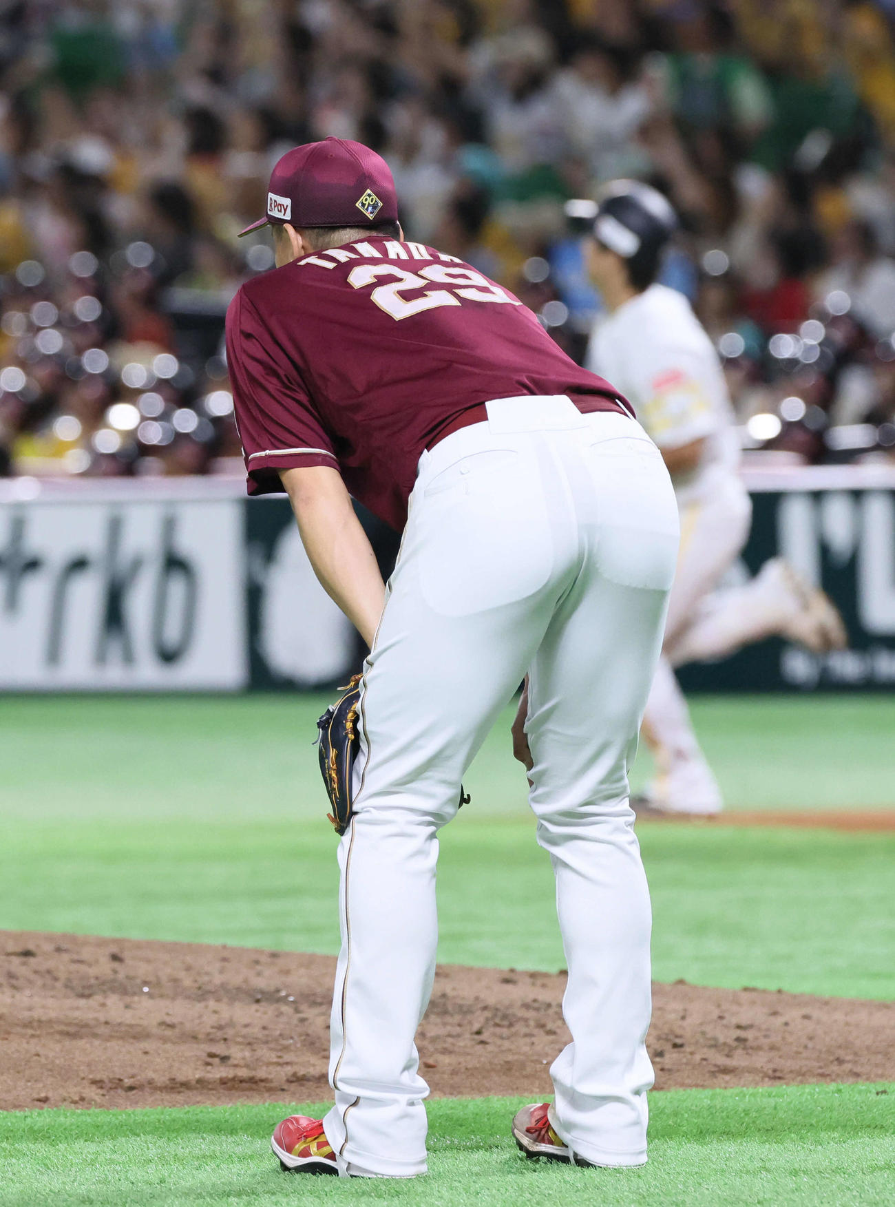 ソフトバンク対楽天　2回裏ソフトバンク1死一塁、川村に右越え2点本塁打を浴びた高田（撮影・加藤孝規）