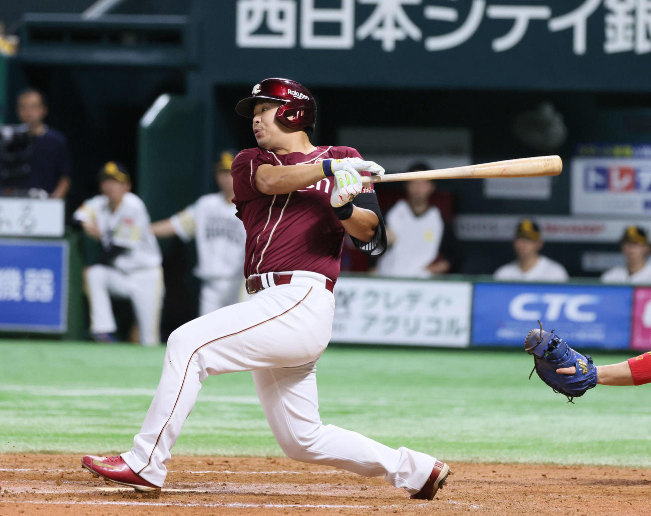 ソフトバンク対楽天　9回表楽天2死一、三塁、浅村は左前適時打を放つ（撮影・加藤孝規）