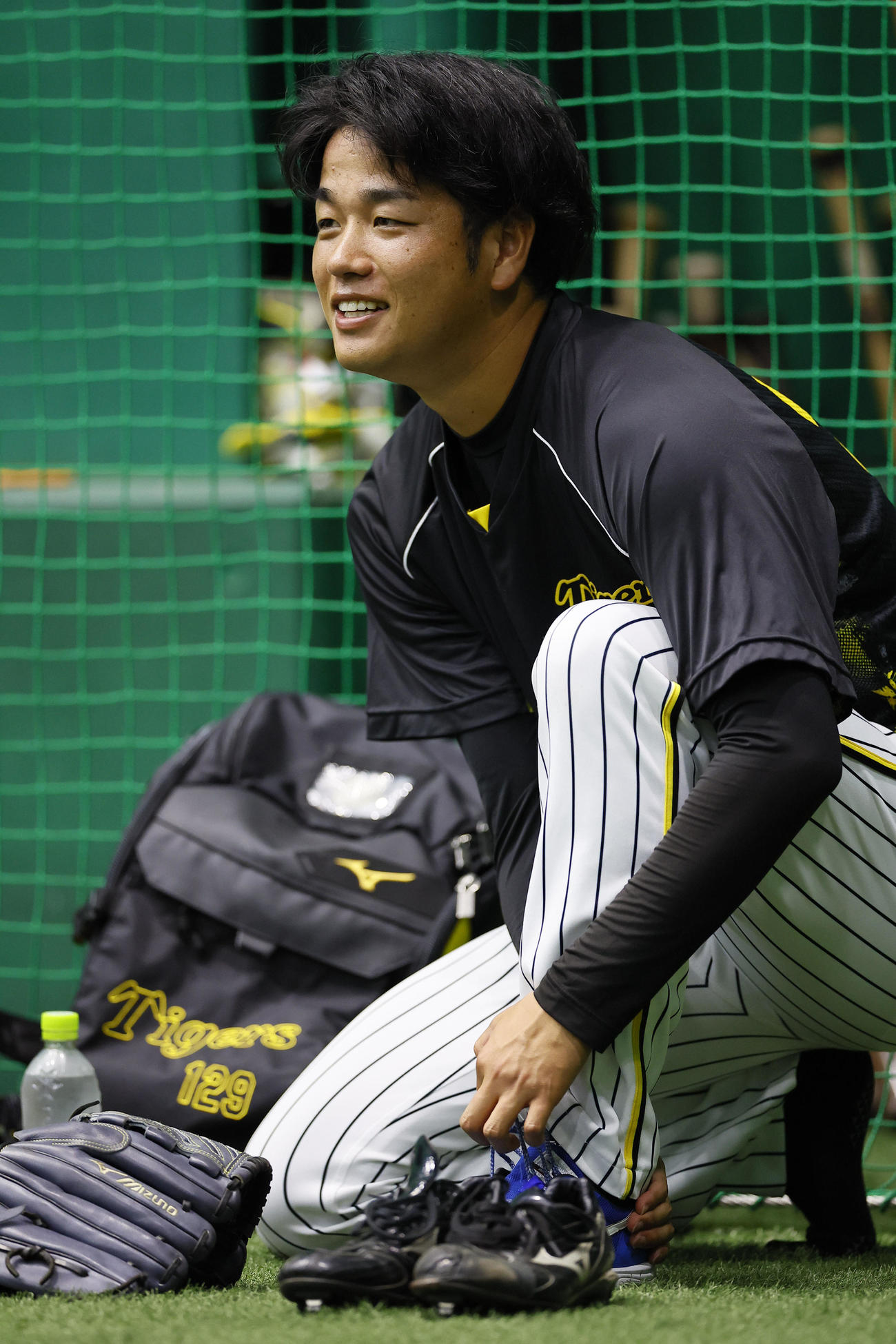 阪神対巨人　準備をする阪神高橋（撮影・藤尾明華）