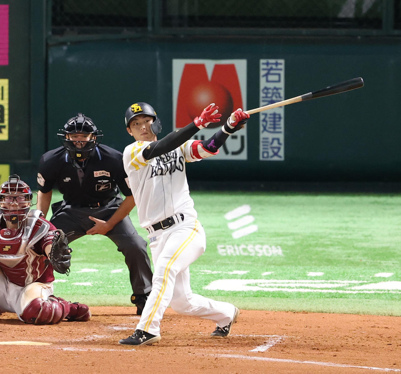 ソフトバンク対楽天　2回裏ソフトバンク1死二塁、今宮は左前適時打を放つ（撮影・梅根麻紀）
