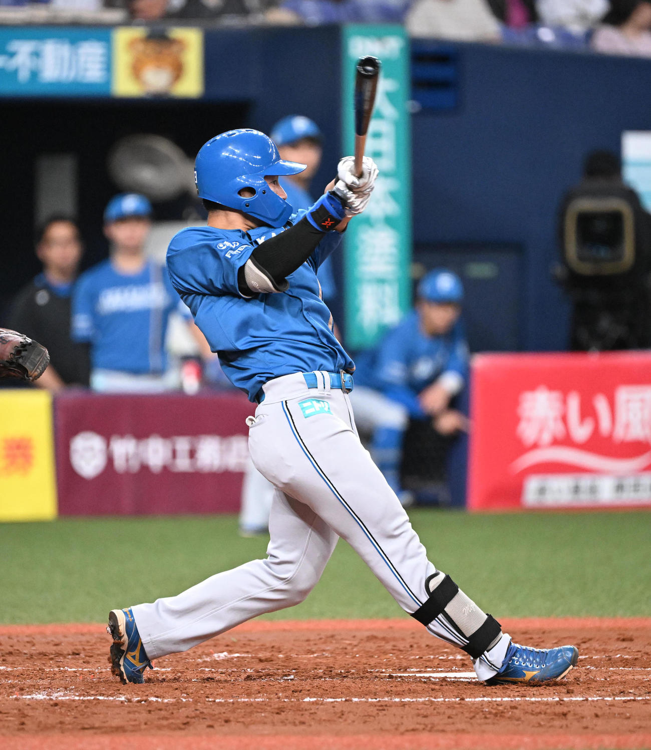 オリックス対日本ハム　3回表日本ハム1死一塁、右越えに逆転2点本塁打を放つ水野（撮影・和賀正仁）
