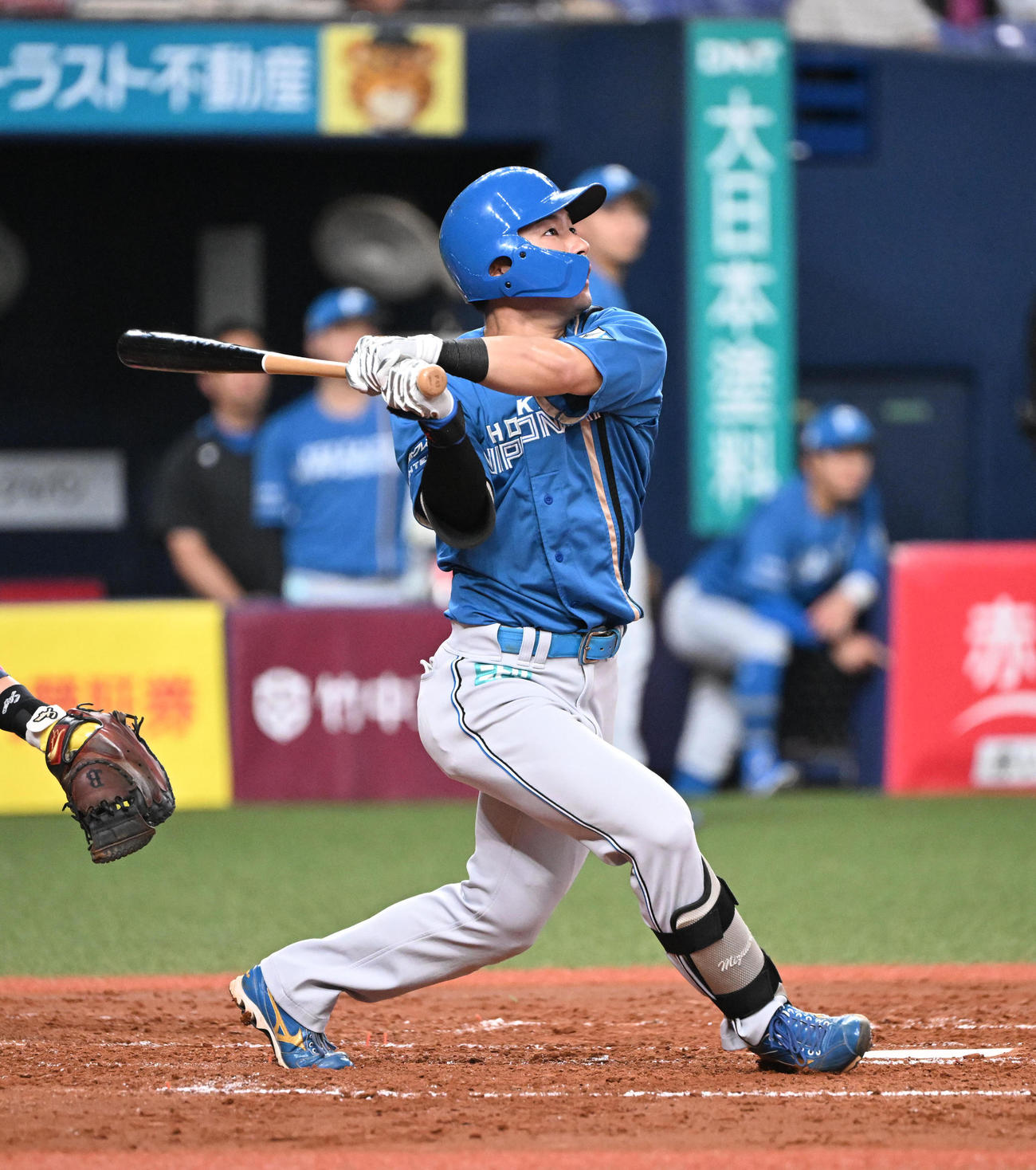 オリックス対日本ハム　3回表日本ハム1死一塁、右越えに逆転2点本塁打を放つ水野（撮影・和賀正仁）