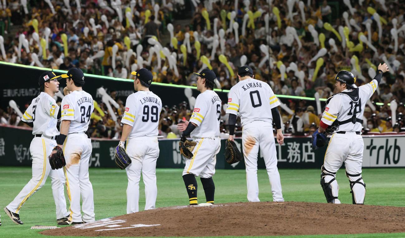 ソフトバンク対楽天　勝ったソフトバンクナイン（撮影・加藤孝規）