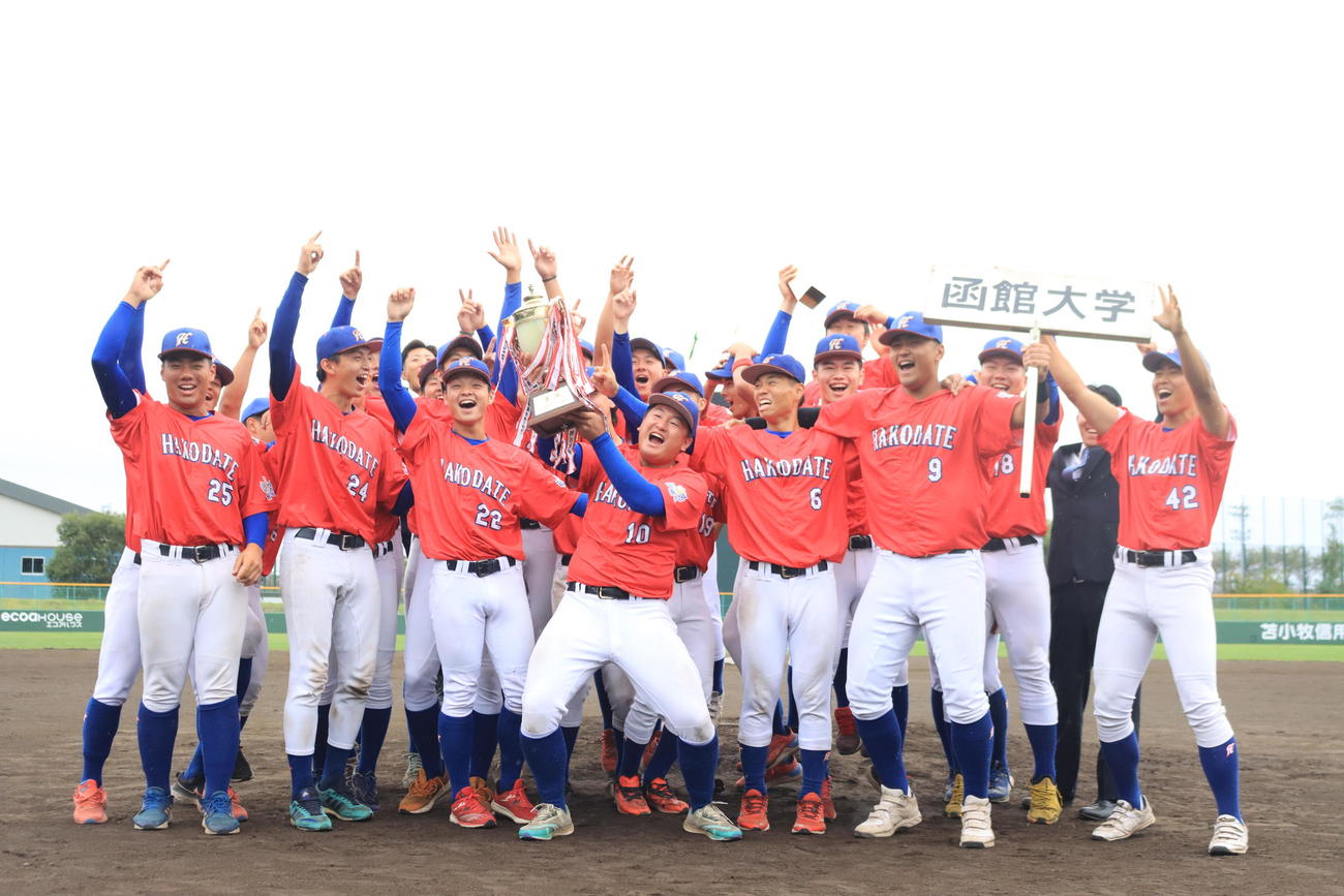 12季ぶりリーグ優勝を果たした函館大ナイン（撮影・保坂果那）