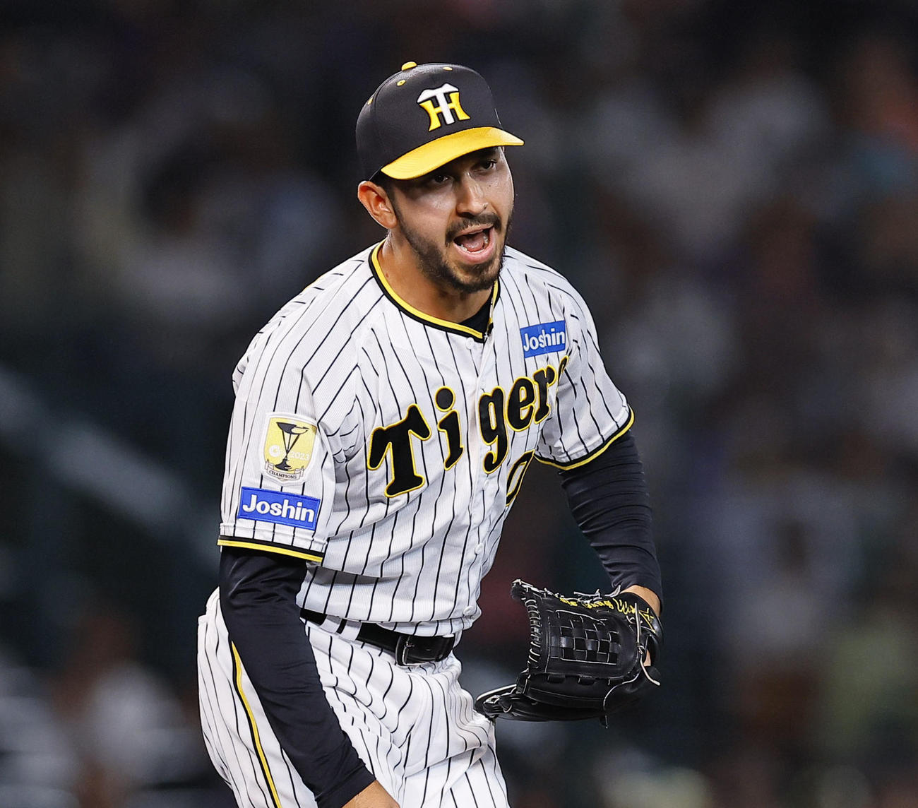 阪神対巨人　8回表巨人2死、長野久義を三振に仕留め声を上げるゲラ（撮影・藤尾明華）