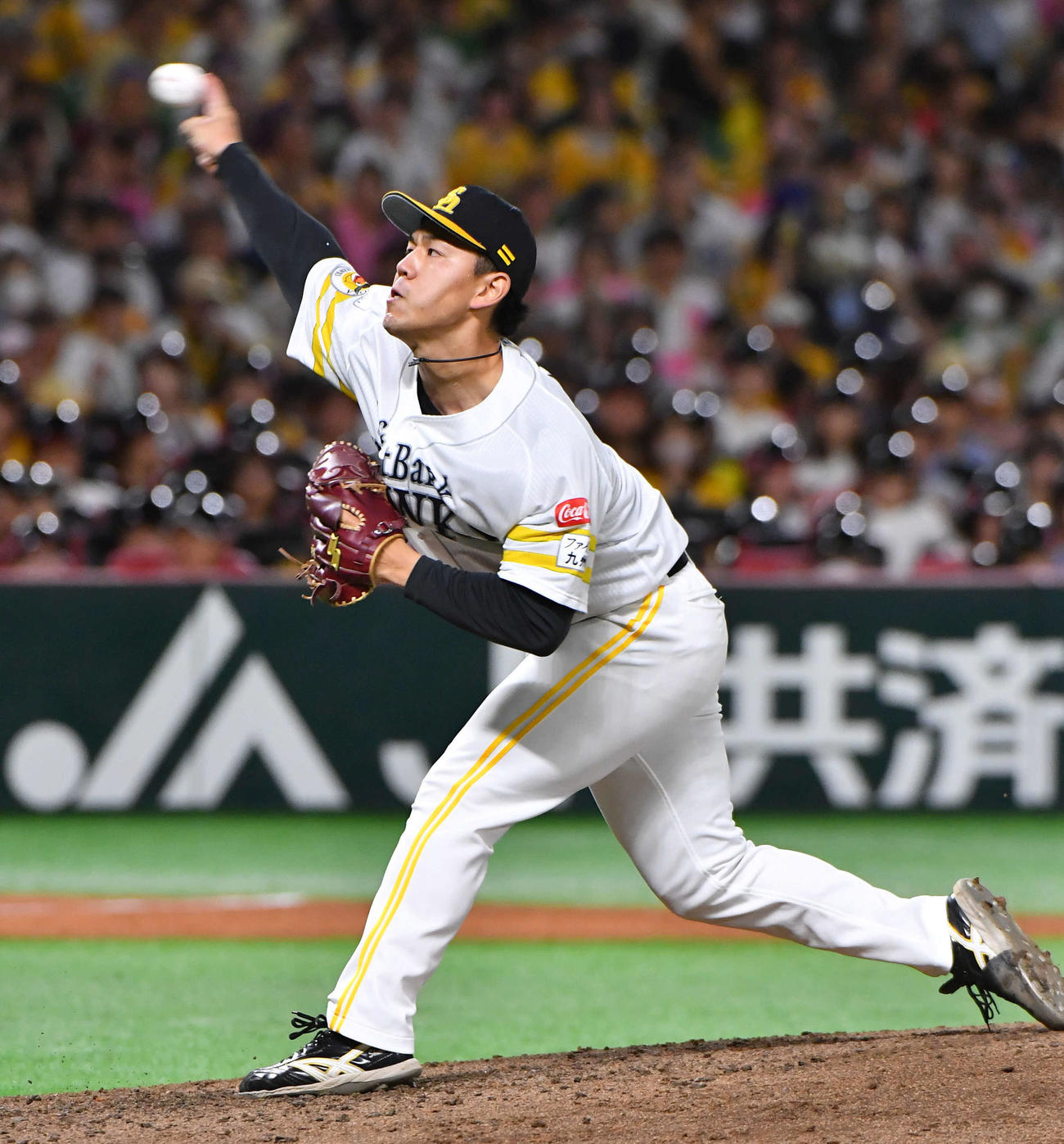ソフトバンク対楽天　力投するプロ初勝利を挙げた岩井