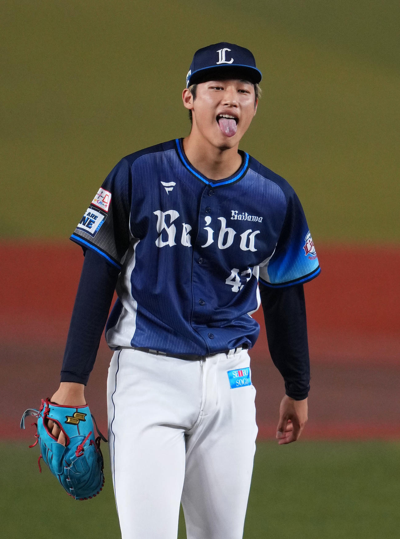 ロッテ対西武　マウンド上で舌を出す西武羽田（撮影・横山健太）