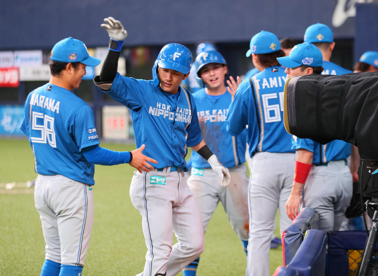 オリックス対日本ハム　3回表日本ハム1死一塁、水野は右越え逆転2点本塁打を放つ（（撮影・宮崎幸一）