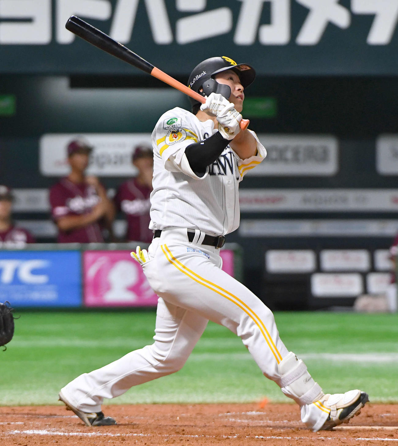 ソフトバンク対楽天　2回裏ソフトバンク1死一塁、川村は右越え2点本塁打を放つ（撮影・岩下翔太）