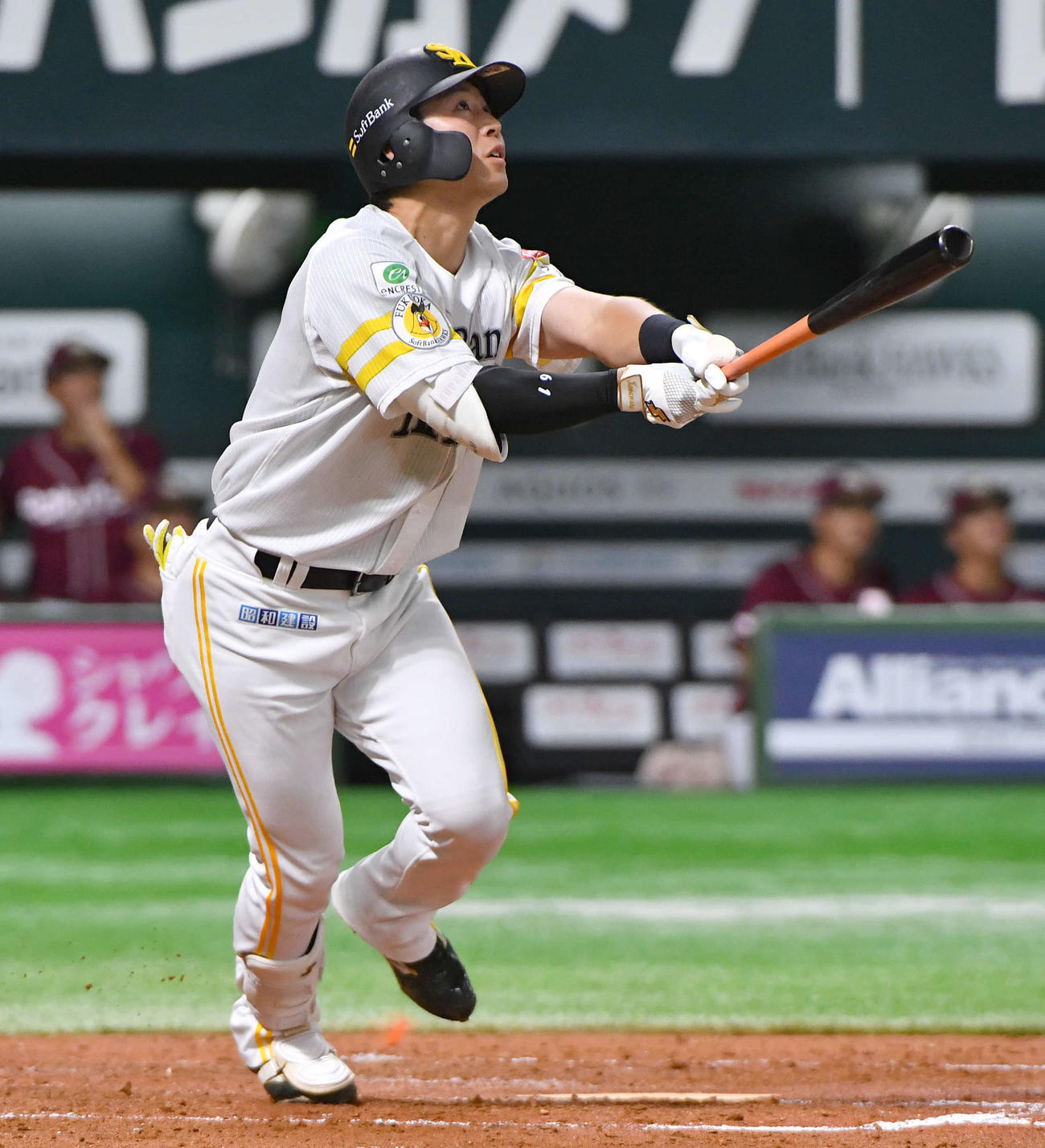 ソフトバンク対楽天　2回裏ソフトバンク1死一塁、川村は右越え2点本塁打を放つ（撮影・岩下翔太）