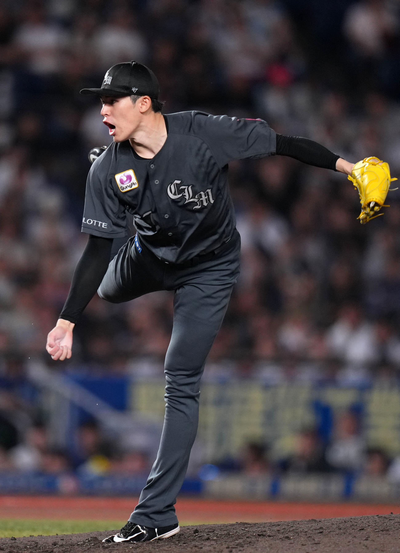 ロッテ対西武　力投するロッテ先発の佐々木（撮影・横山健太）