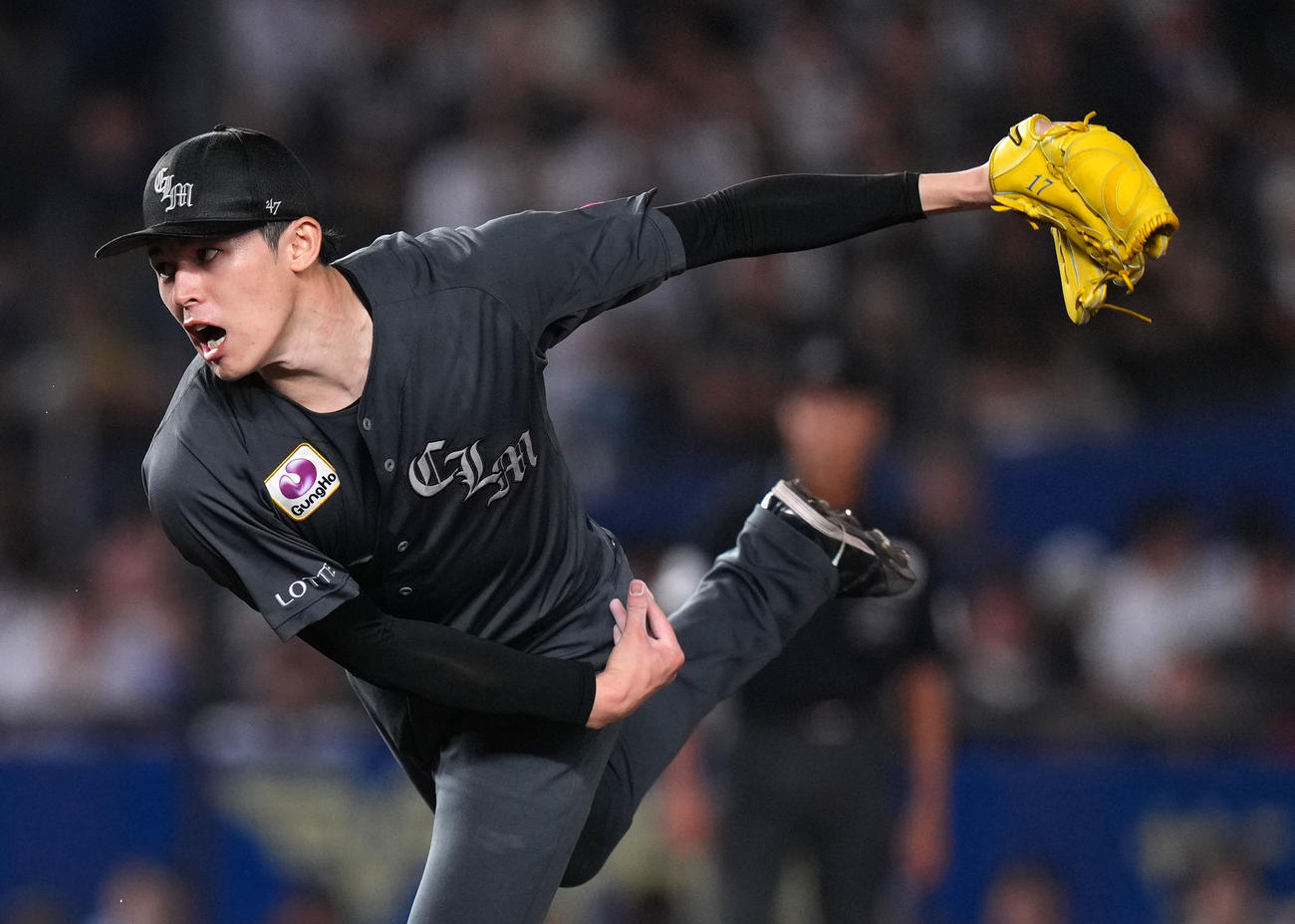 ロッテ対西武　力投するロッテ先発の佐々木（撮影・横山健太）