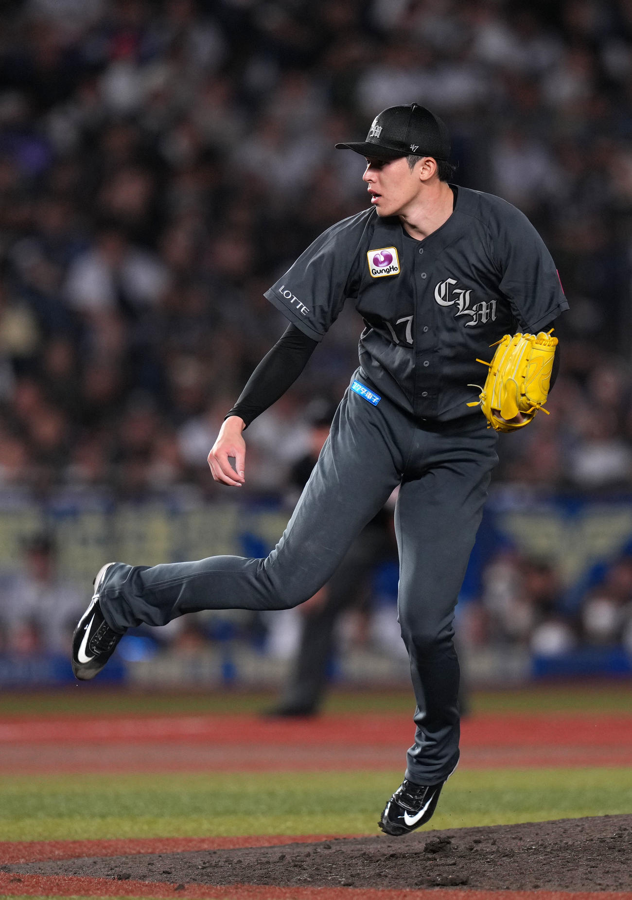 ロッテ対西武　7回表を無失点に抑えるロッテ佐々木（撮影・横山健太）