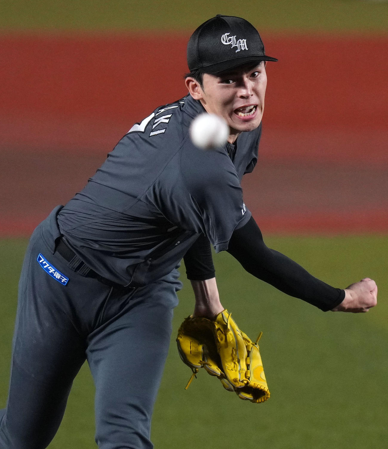 ロッテ対西武　力投するロッテ先発の佐々木（撮影・横山健太）