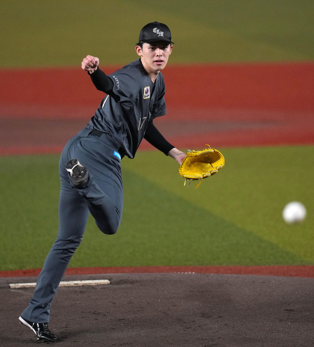 ロッテ対西武　力投するロッテ先発の佐々木（撮影・横山健太）