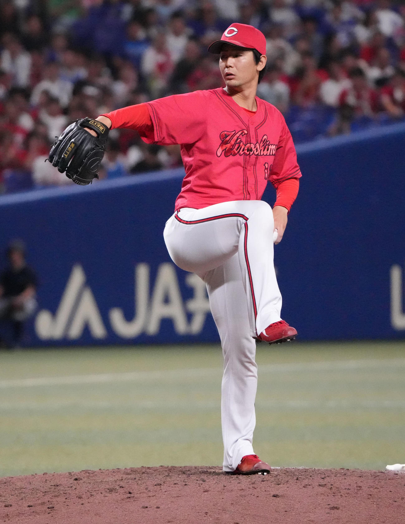 中日対広島　8回裏、広島3番手で登板する森浦（撮影・森本幸一）
