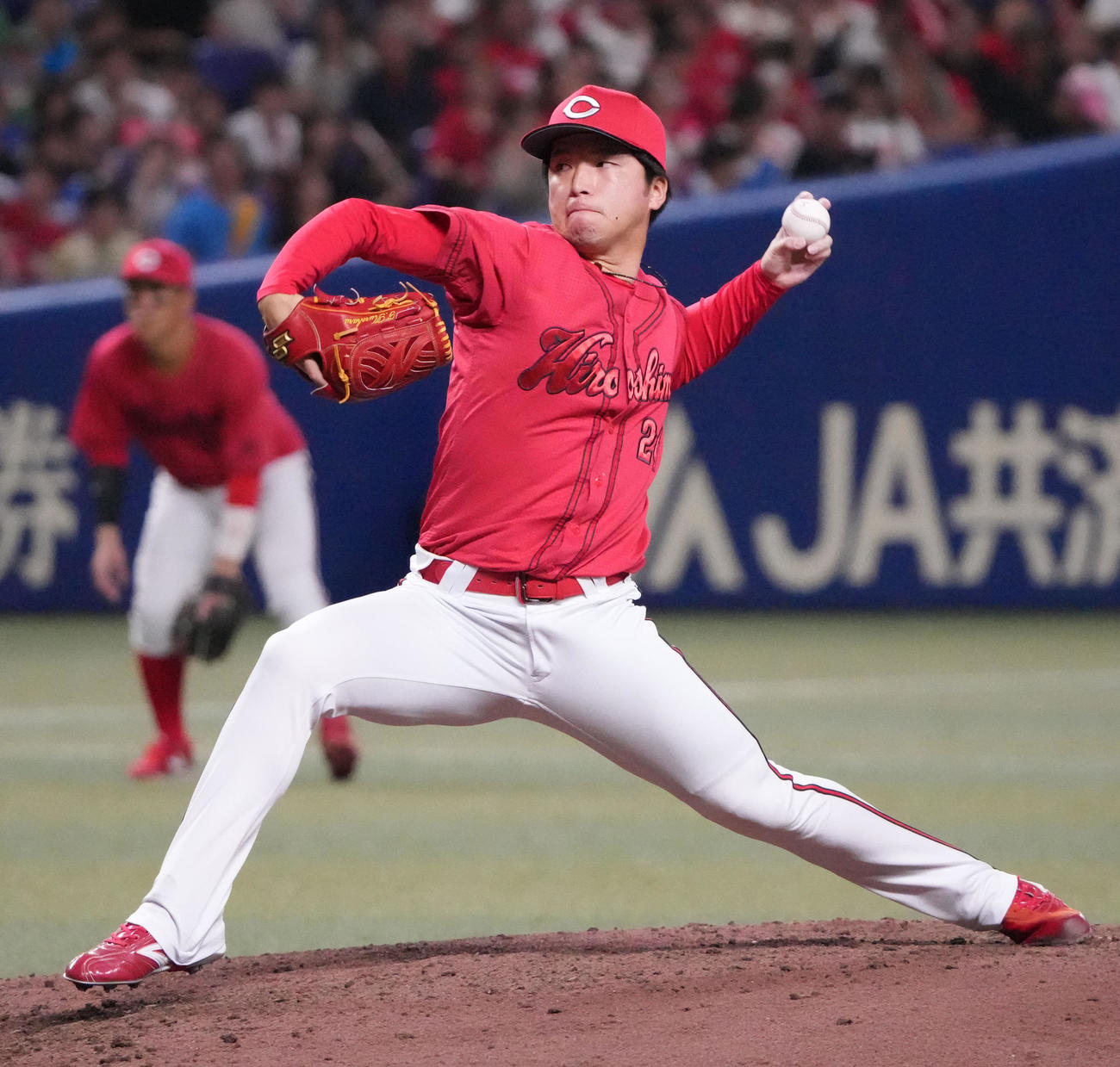 中日対広島　7回裏、広島2番手で登板する黒原（撮影・森本幸一）