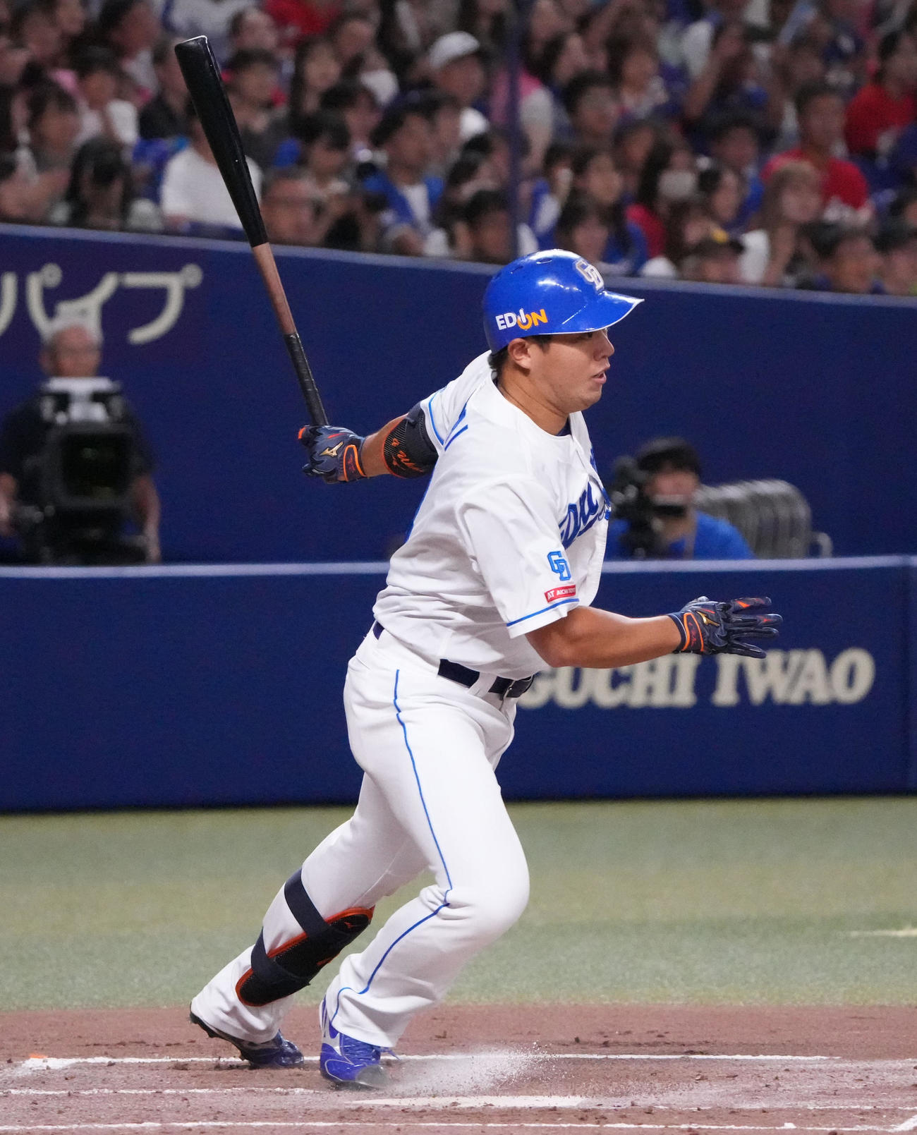 中日対広島　2回裏中日無死一、三塁、鵜飼のニゴロで得点する（撮影・森本幸一）
