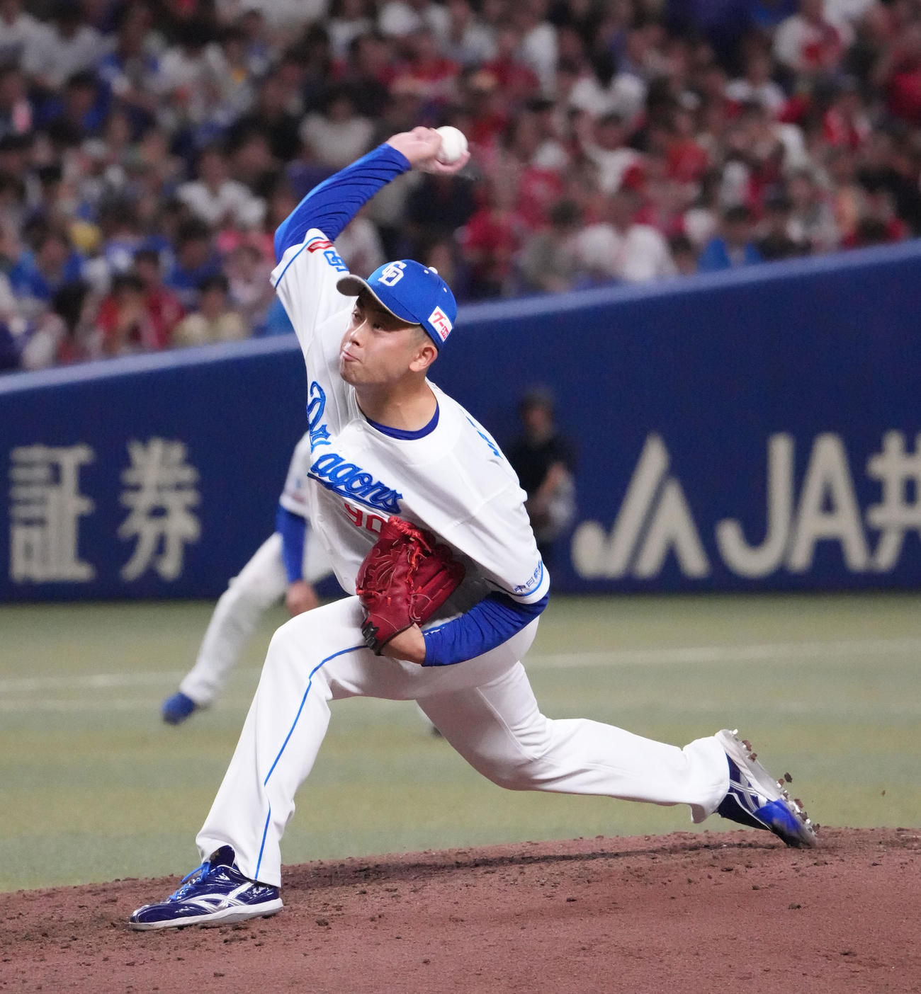 中日対広島　8回表、中日3番手で登板する松山（撮影・森本幸一）