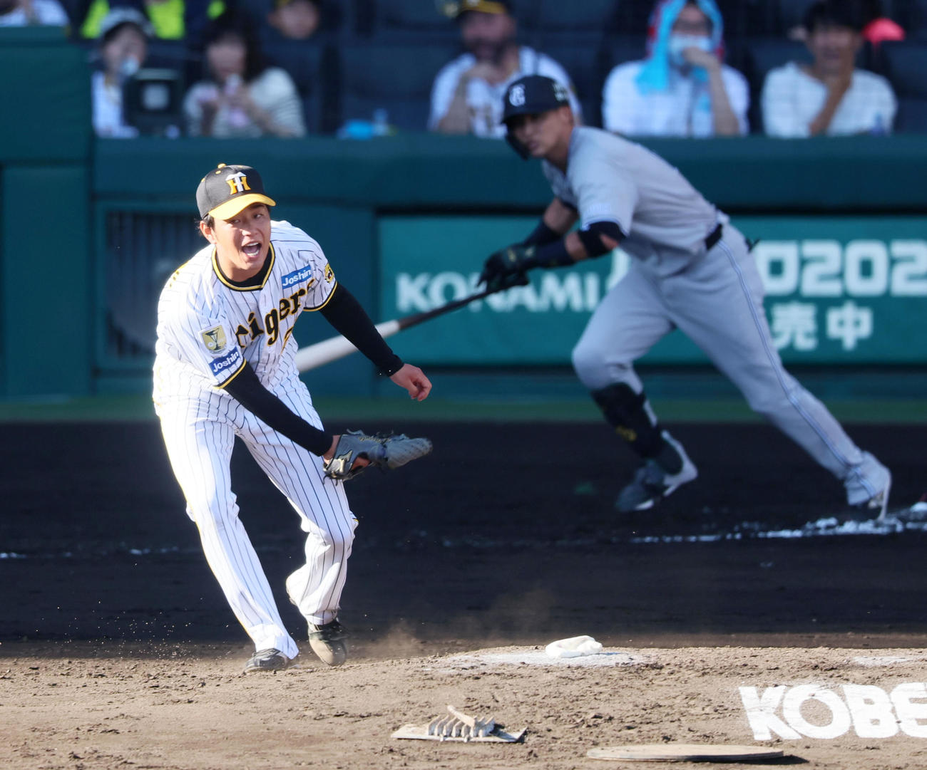 阪神対巨人　7回表巨人無死、高橋は吉川に中前打を打たれる（撮影・加藤哉）