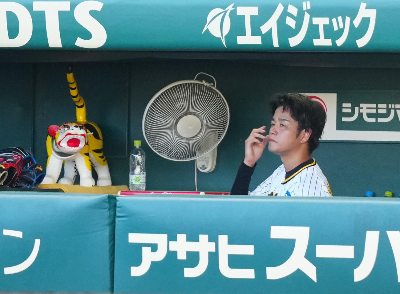 阪神対巨人　7回表途中で降板した阪神先発の高橋（撮影・江口和貴）