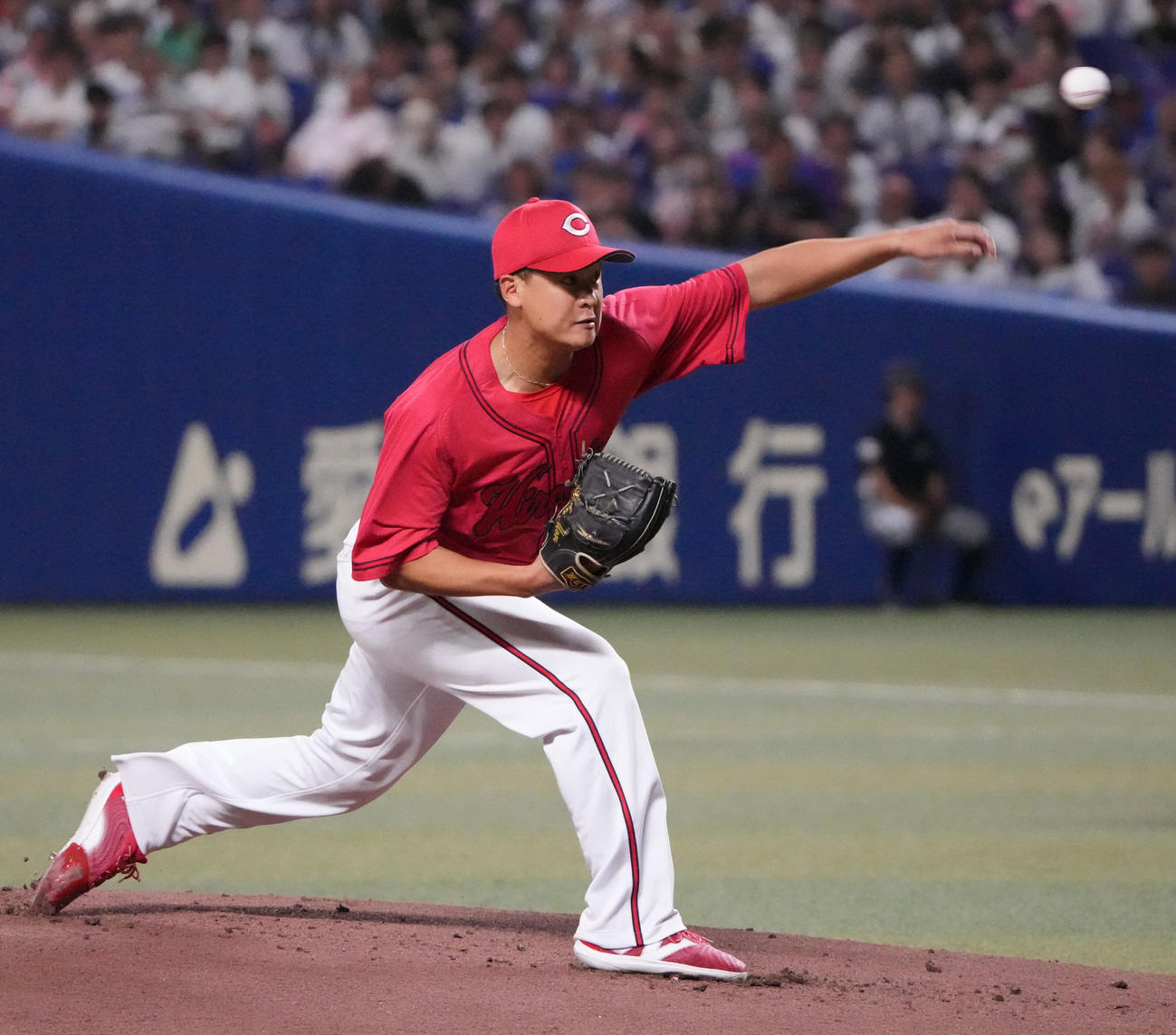 中日対広島　1回裏、登板する広島先発の森（撮影・森本幸一）