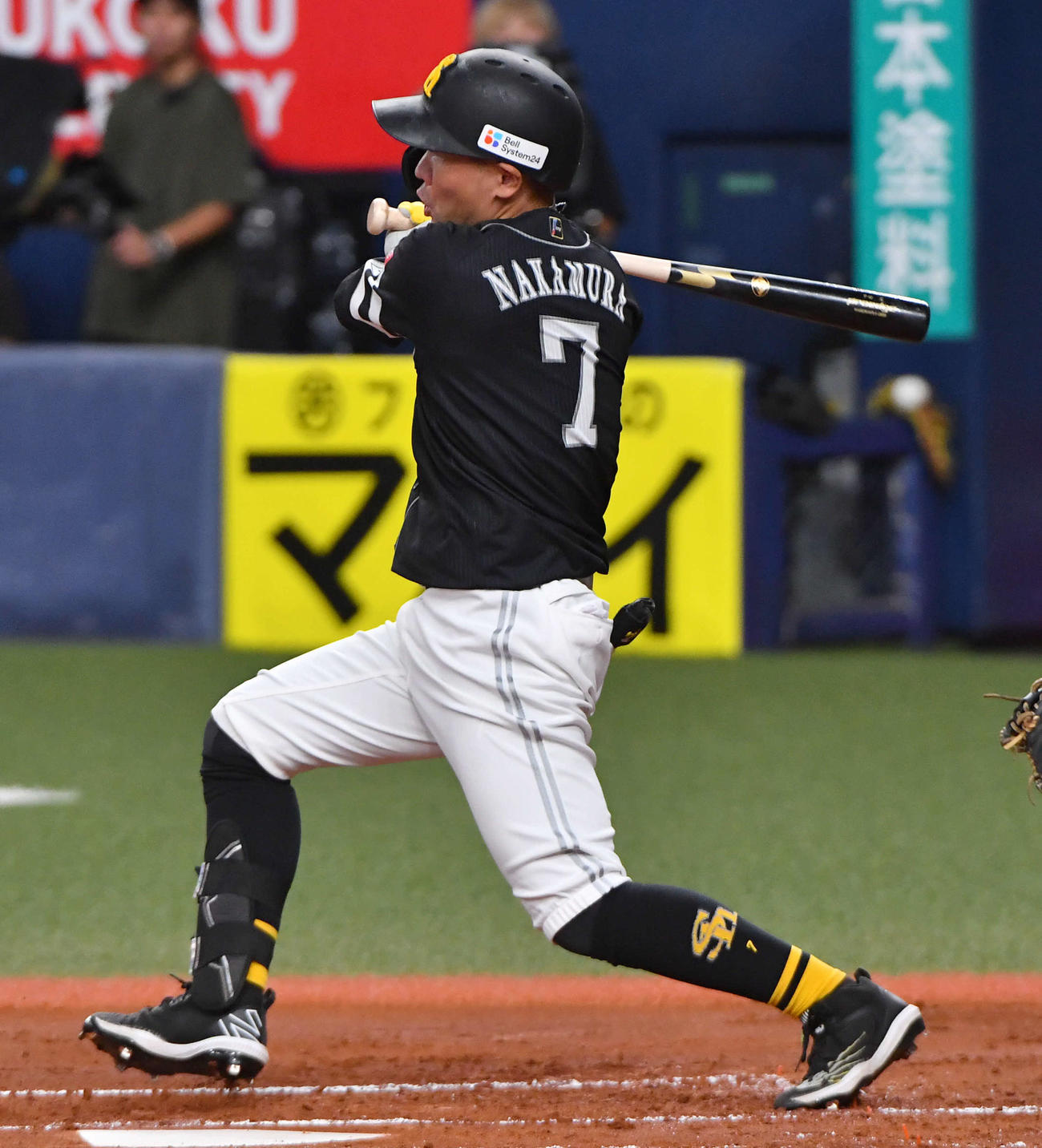 オリックス対ソフトバンク　1回表ソフトバンク2死一、二塁、中村晃は先制の右前適時打を放つ（撮影・岩下翔太）
