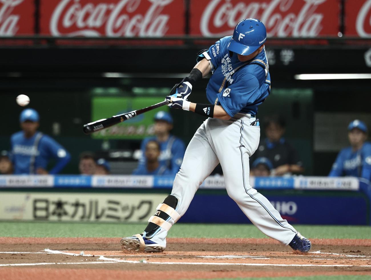 西武対日本ハム　1回表日本ハム無死一塁、右前打を放つ清宮（撮影・河田真司）