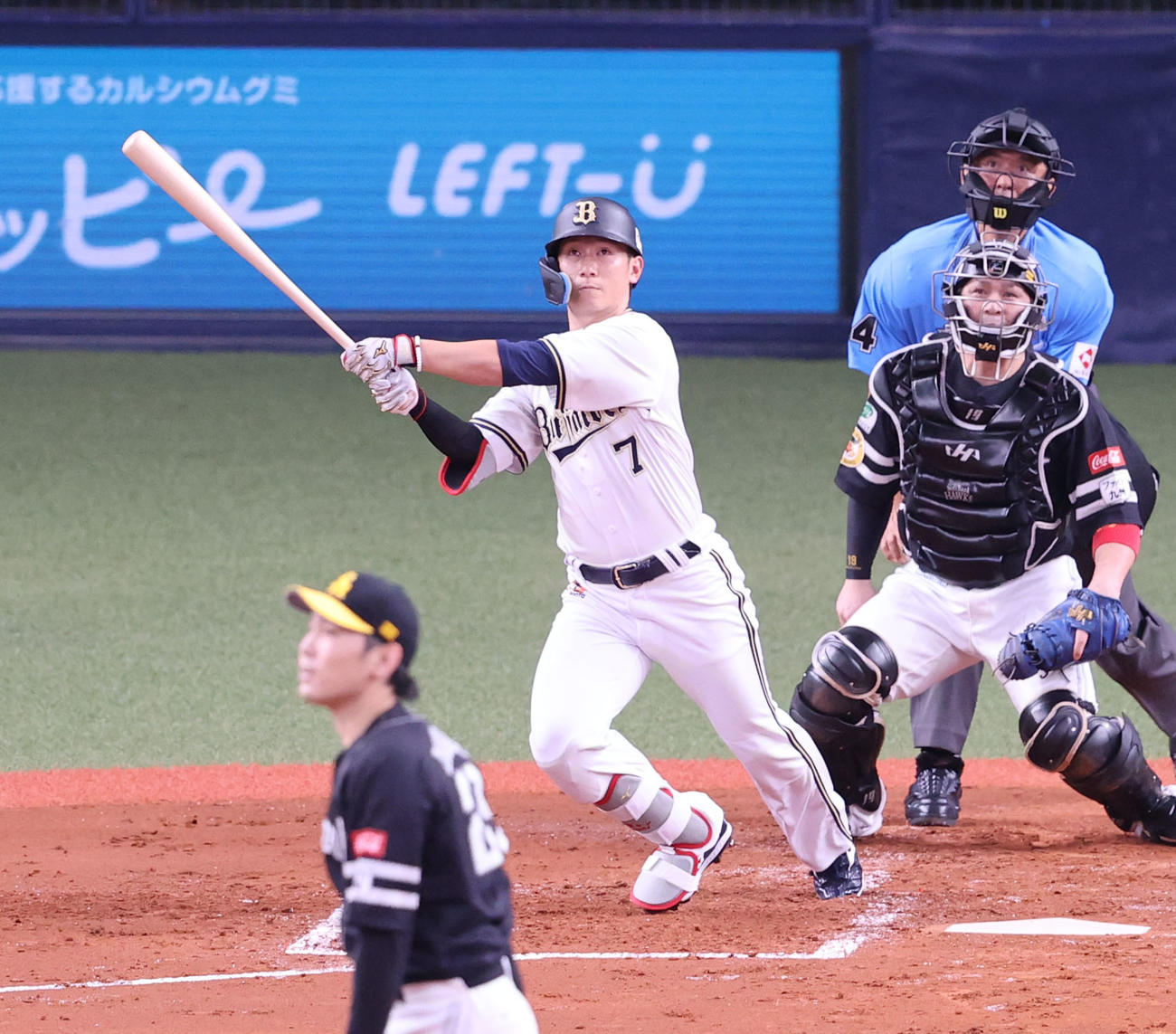 オリックス対ソフトバンク　1回裏オリックス1死一、二塁、西川は中越えに逆転となる適時二塁打を放つ（撮影・梅根麻紀）