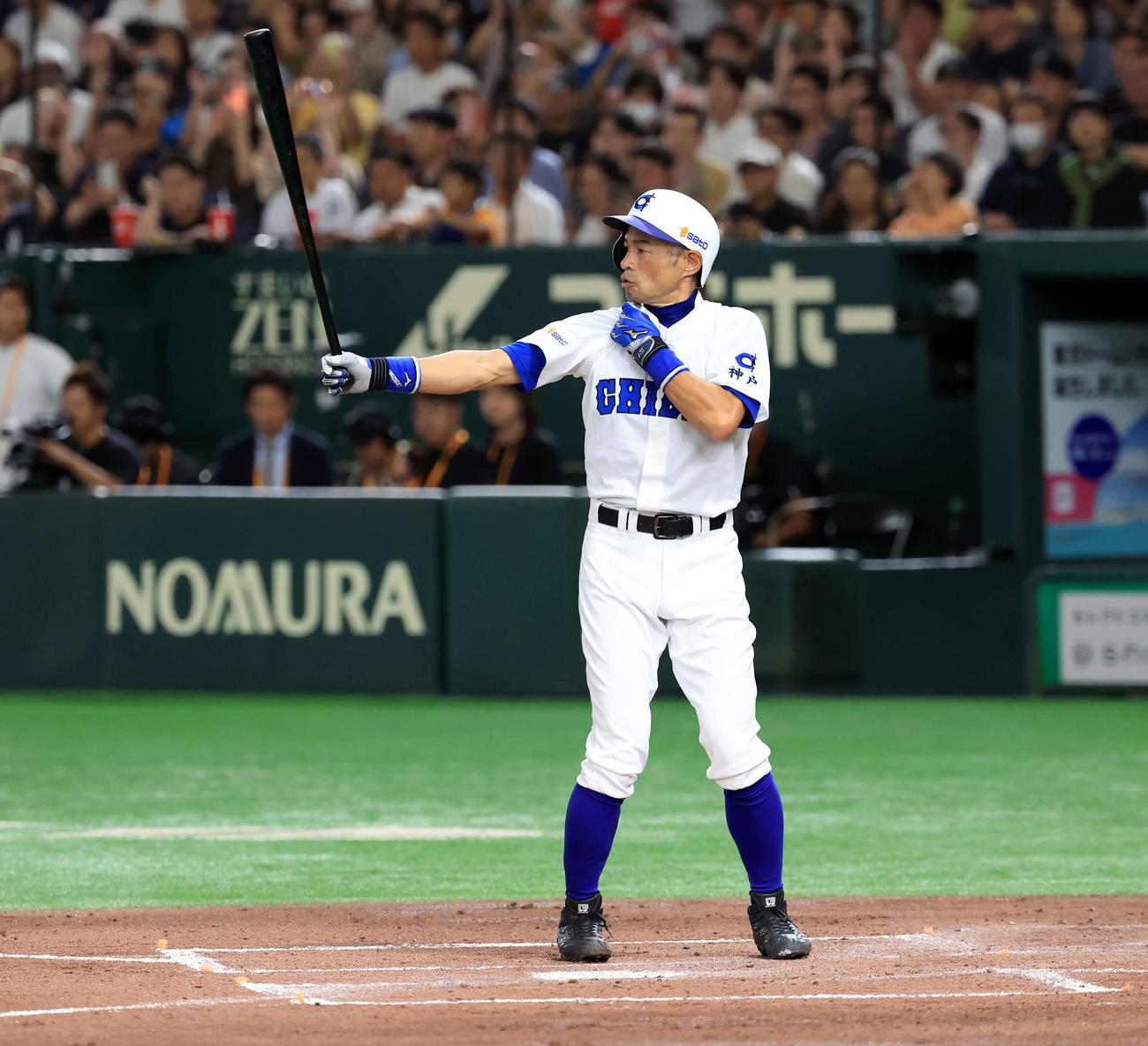 高校野球女子選抜対イチロー選抜　1回裏イチロー選抜無死、打席に入るイチロー氏（撮影・浅見桂子）