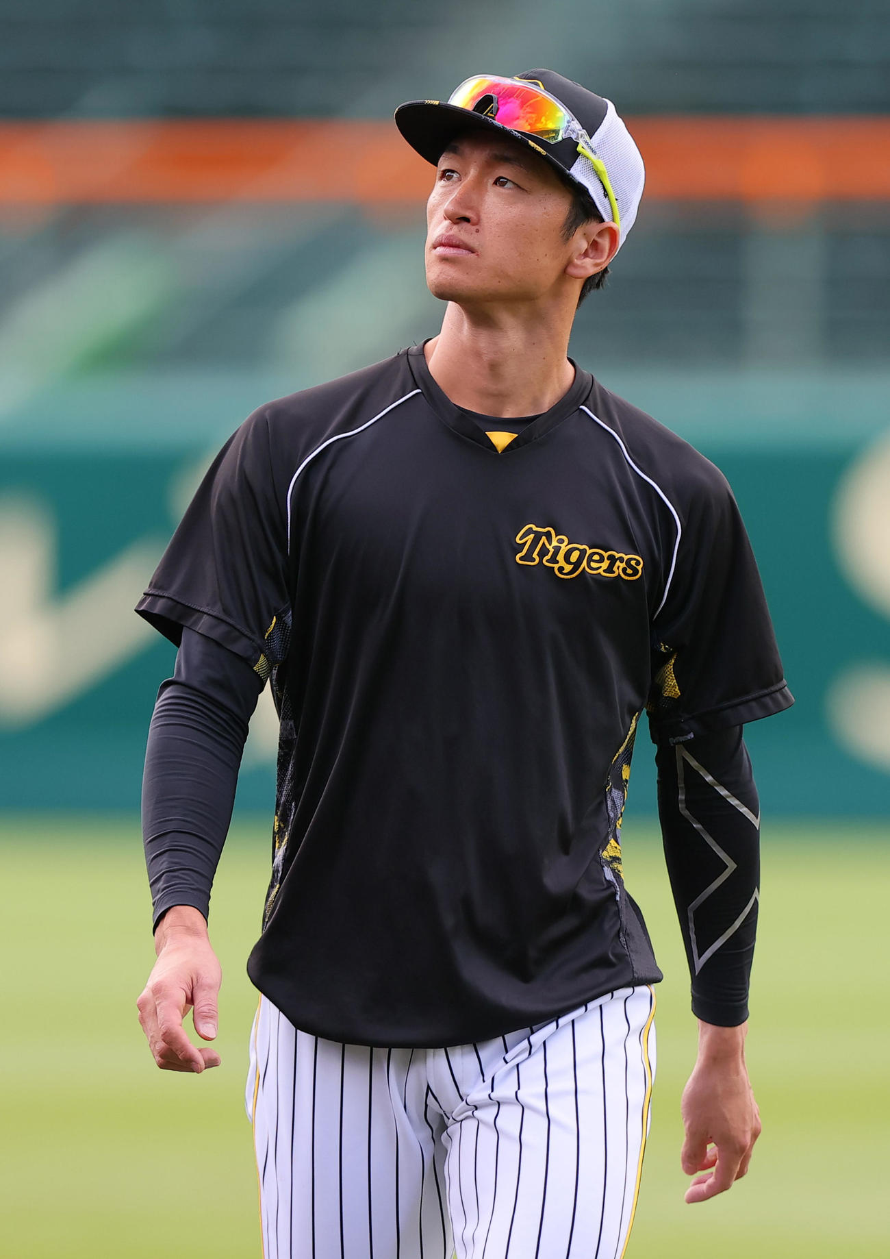 阪神対巨人　試合前の練習に励む阪神近本（撮影・上山淳一）