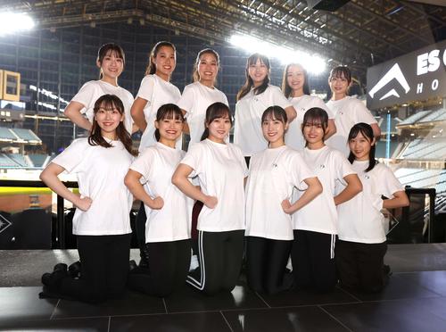 ファイターズガールオーディション 2024年の新ファイターズガールに選ばれた前列左から千葉しずく、鈴木志織、駒野稀子、長谷川陽花、工藤心優、南橋りお、後列左から山口瑠伽、水落桜子、水落桃子、初田美優、新井田愛理、原藤由衣