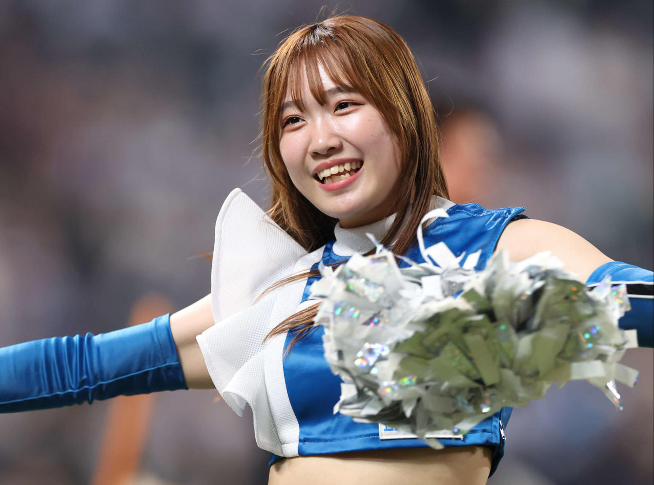 エスコンフィールドでパフォーマンスを行うファイターズガール南橋りお