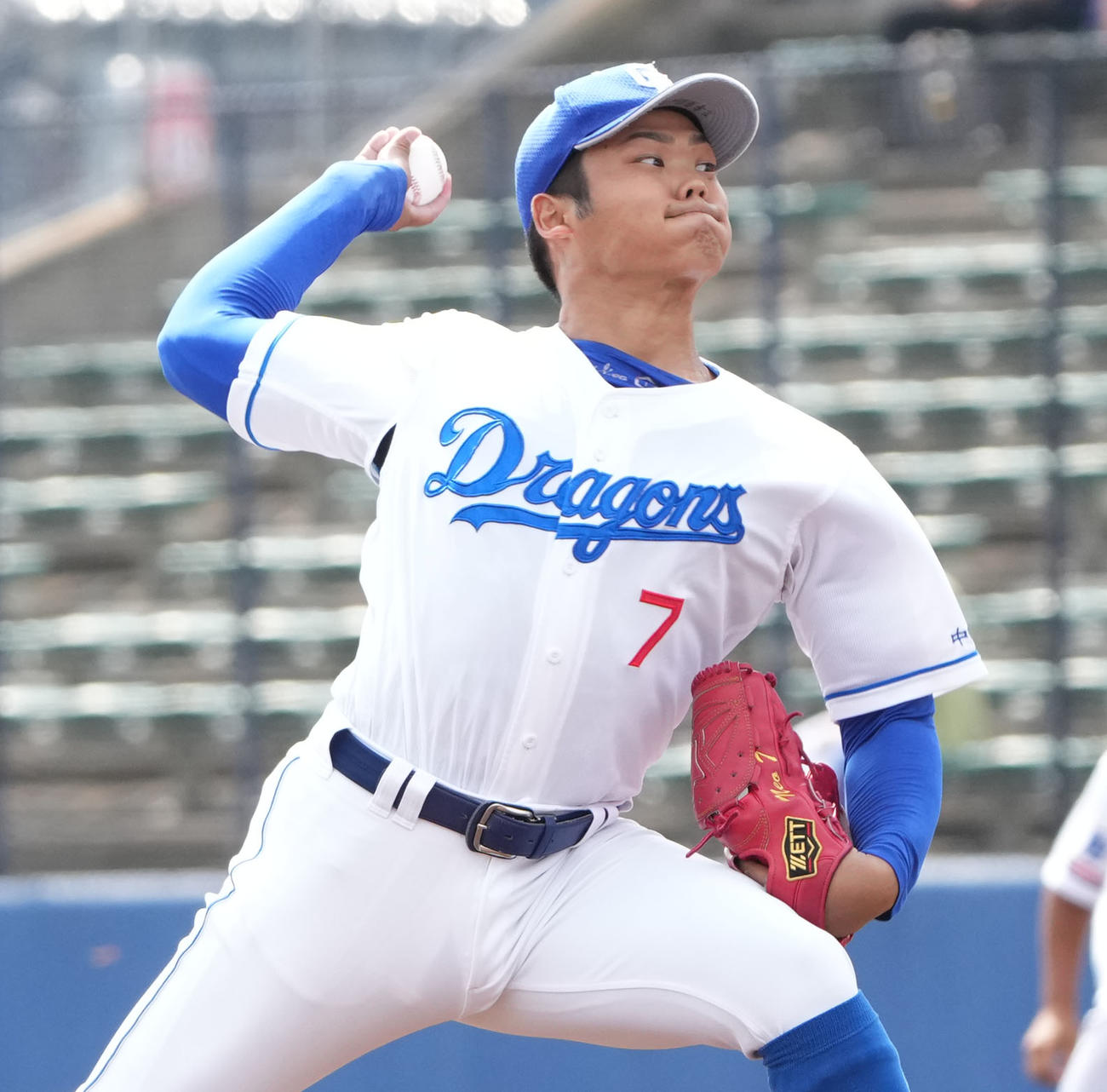 ウエスタン中日対広島　1回表、登板する中日先発の根尾（撮影・森本幸一）