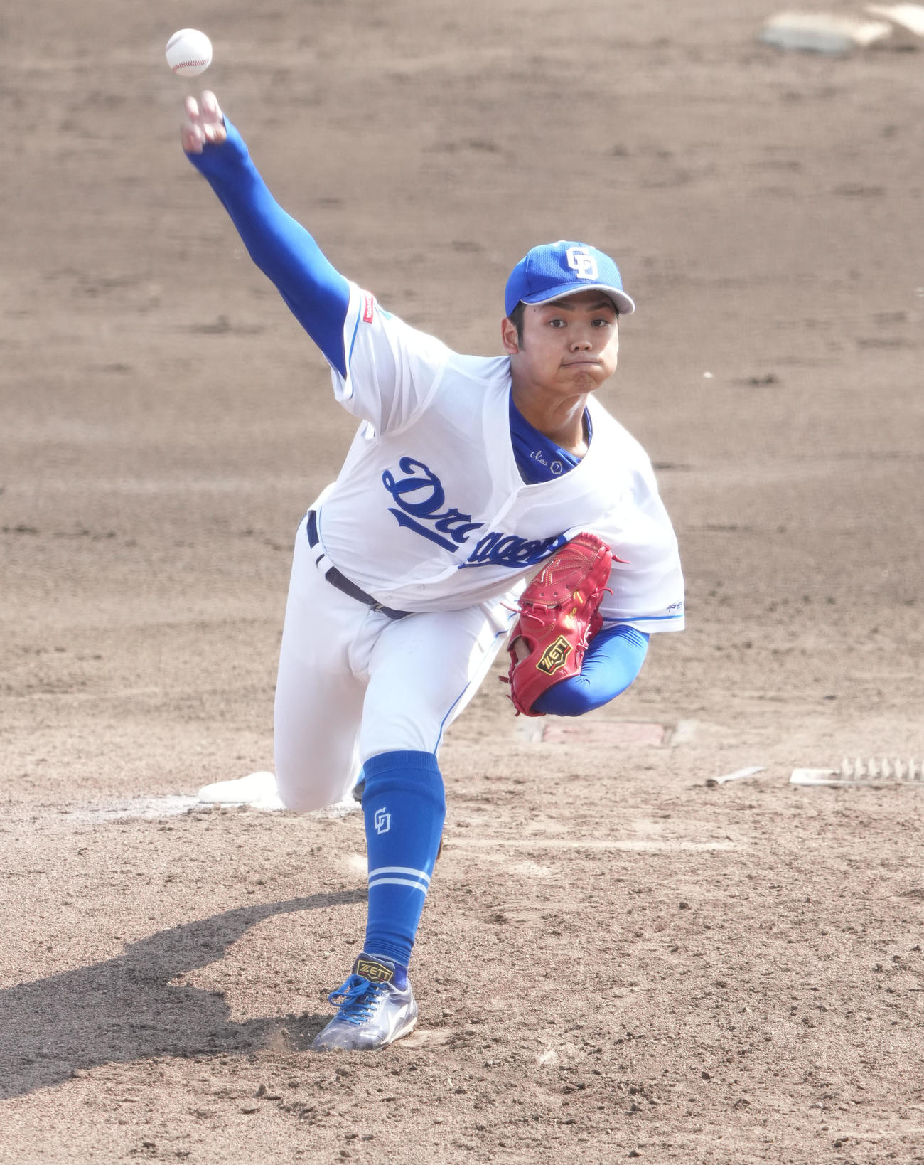 ウエスタン中日対広島　3回表、力投する中日先発の根尾（撮影・森本幸一）