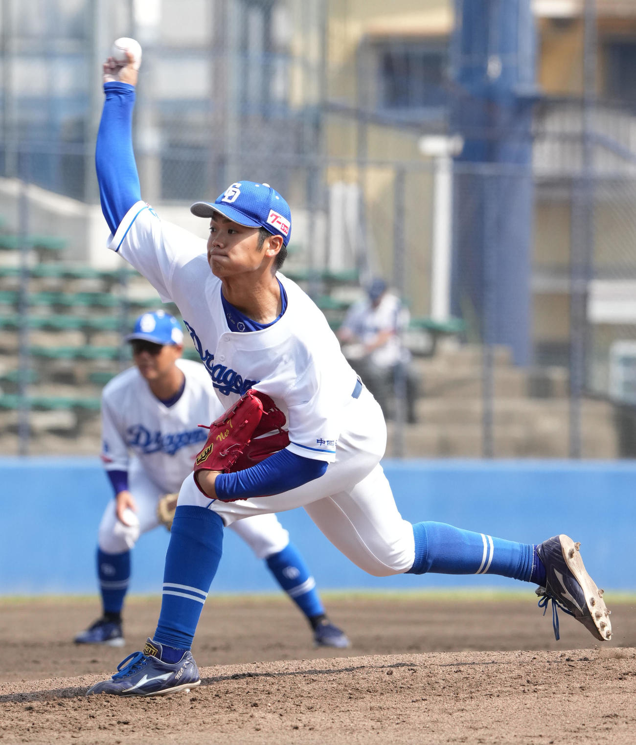 ウエスタン中日対広島　2回表、力投する中日先発の根尾（撮影・森本幸一）