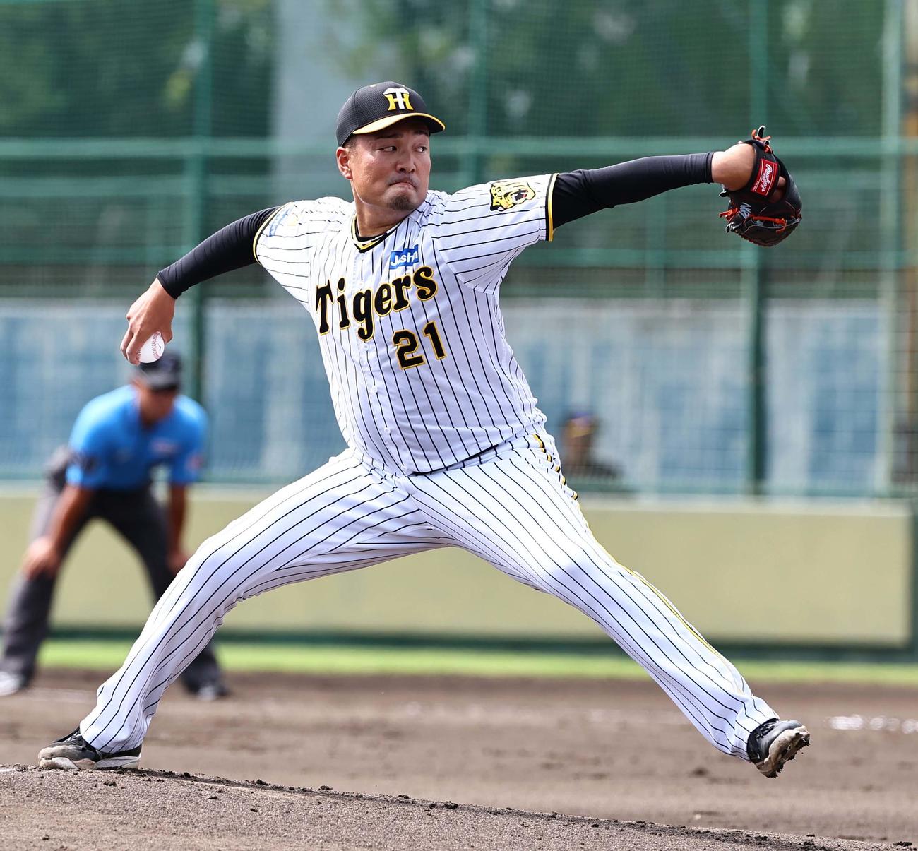 ウエスタン阪神対ソフトバンク　最終登板でマウンドに上がる秋山（撮影・上田博志）